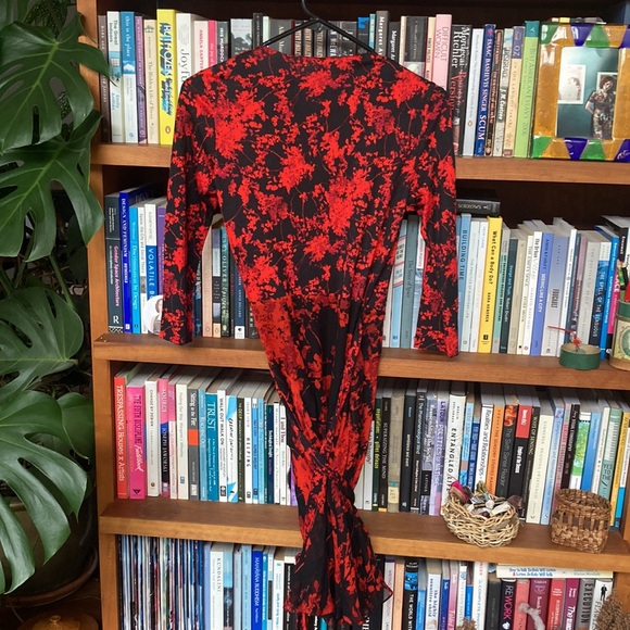 DIANE VON FURSTENBURG Irina silk wrap dress size 2 - Picture 11 of 16